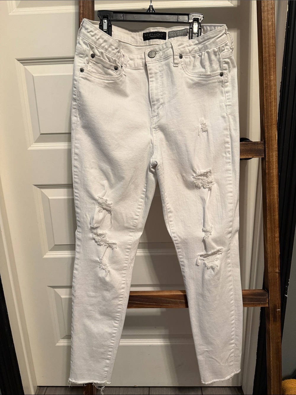Aeropostale White Distressed Cropped Ankle Jeans